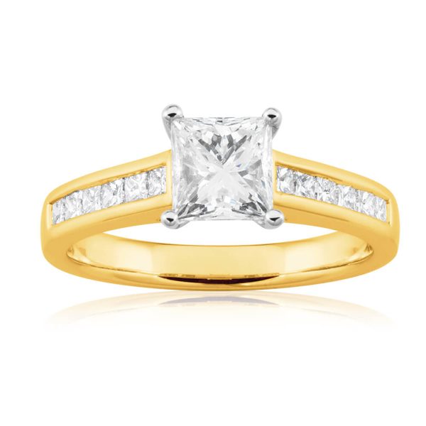 18ct Yellow Gold Ring With 1.3 Carats Of Diamonds on Sale