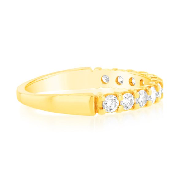 18ct Yellow Gold Ring With 1 2 Carats Of Diamonds Set with 11 Diamonds Supply